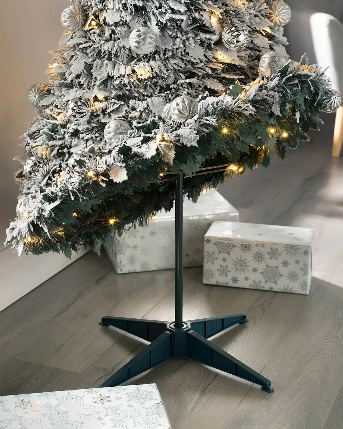 Close-up of the pop-up Christmas tree stand with detachable feet