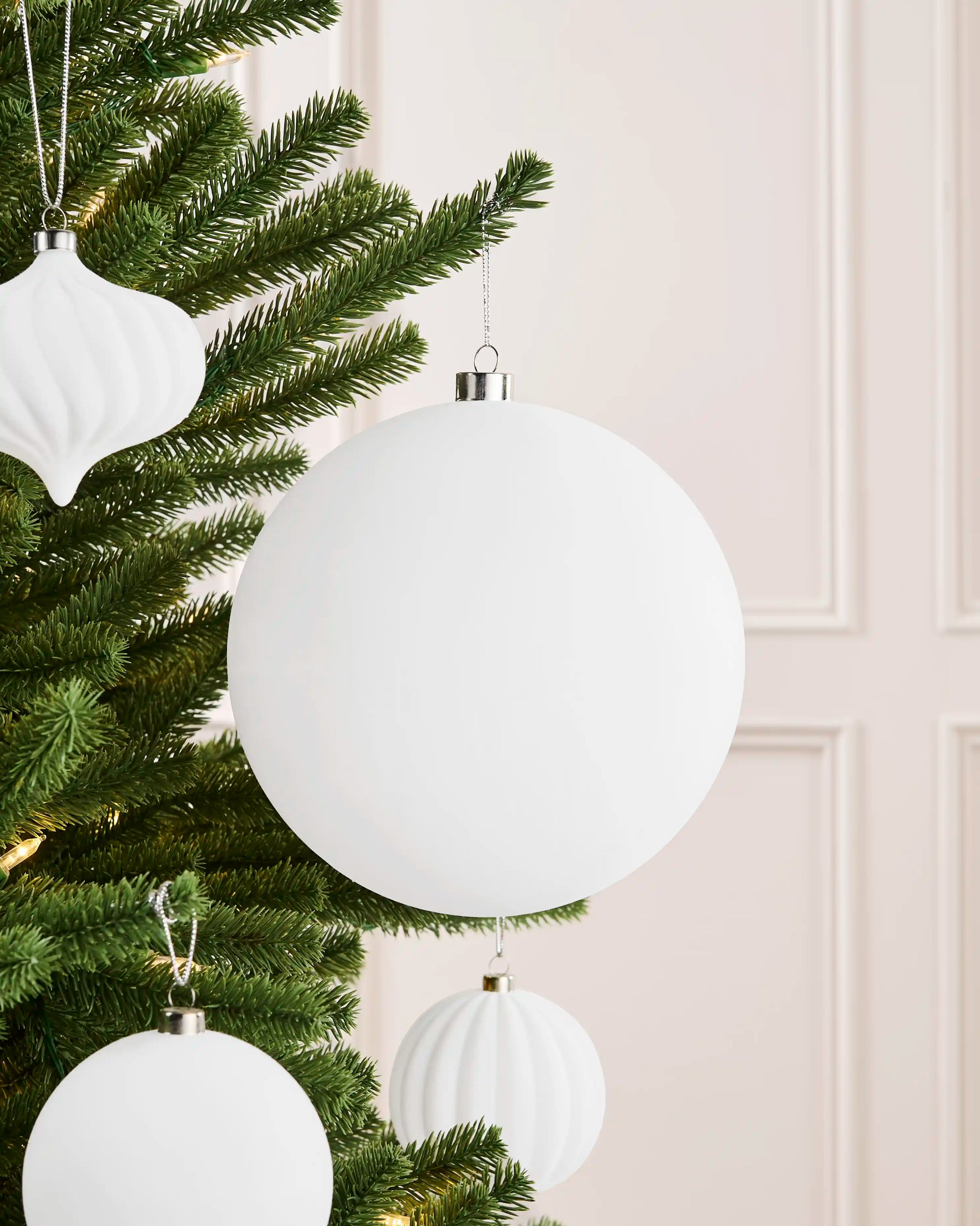 White 20 cm oversized velvet bauble displayed among coordinating white decorations on a Christmas tree.