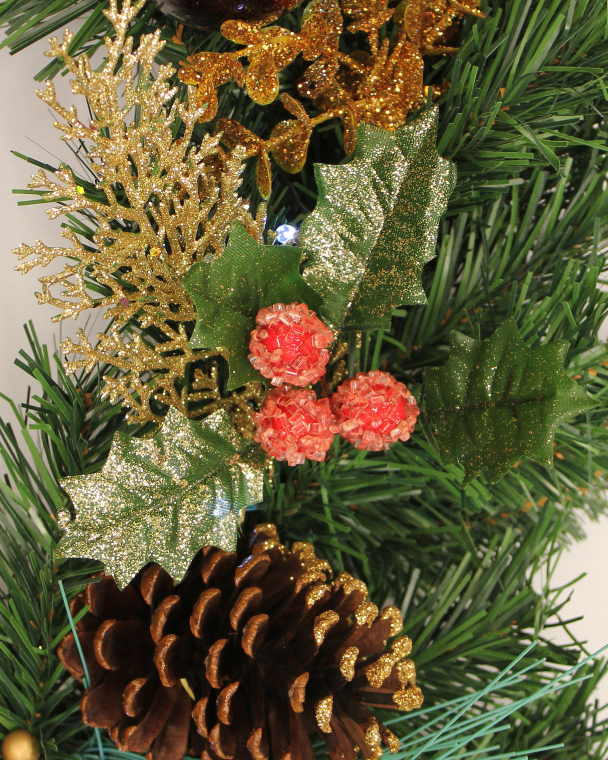 Pre-Lit Wreath, Red/Gold, 60 cm