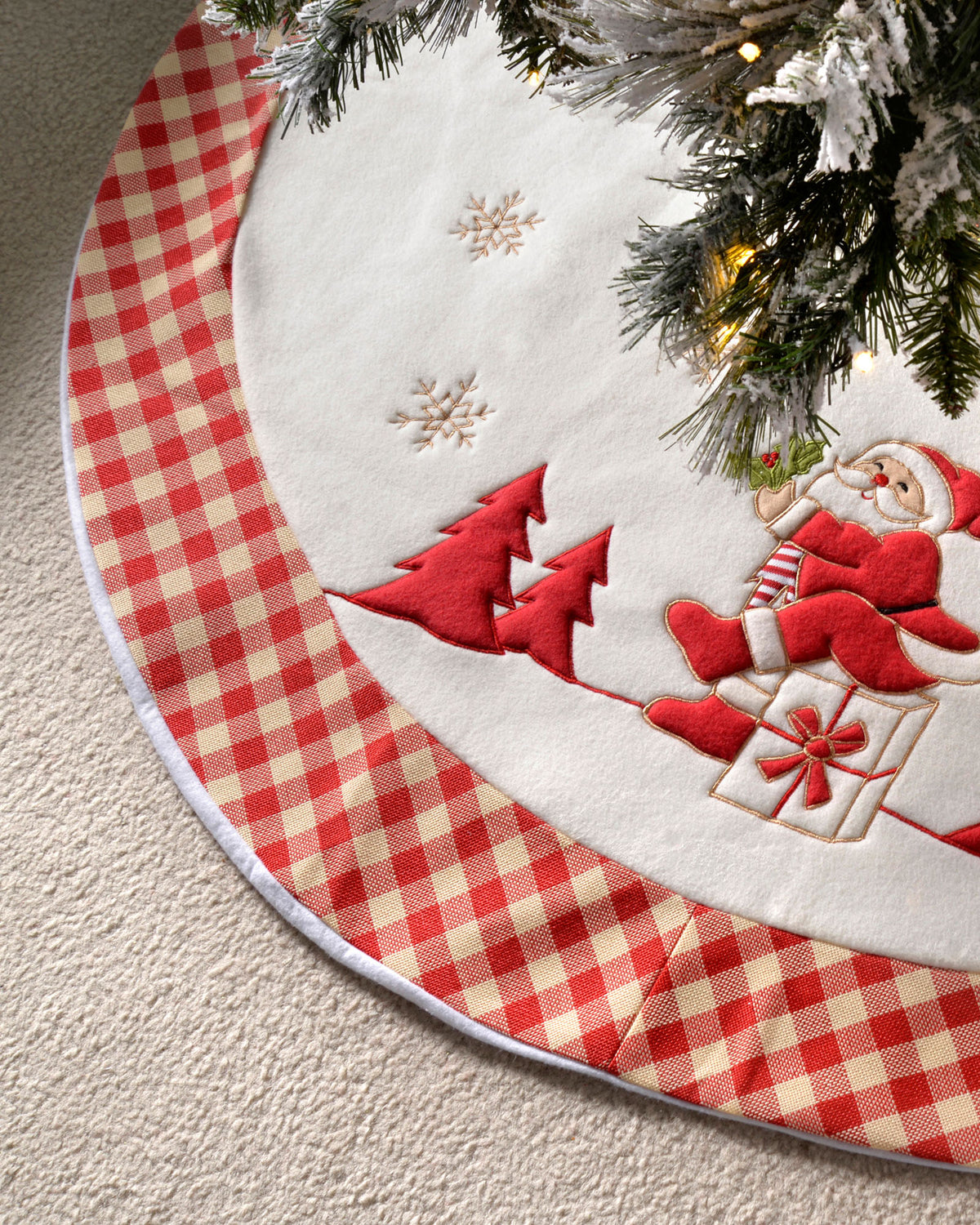 Santa Christmas Tree Skirt, Red/White, 107 cm