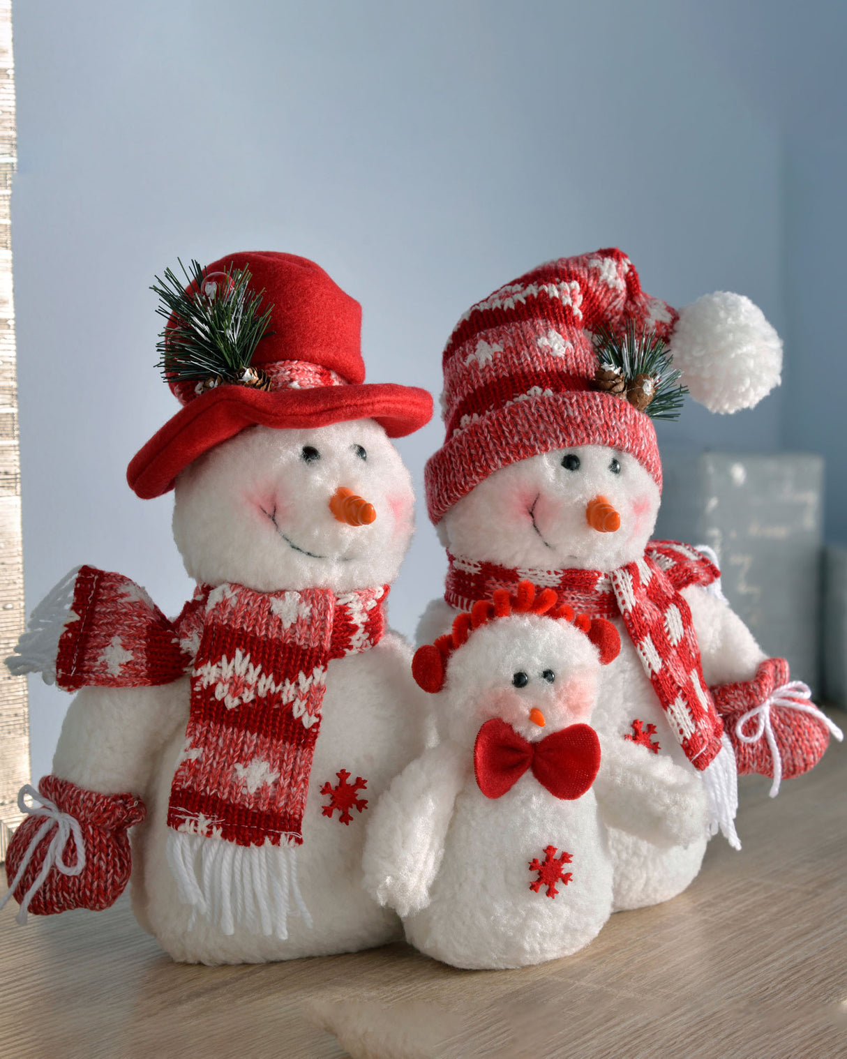 Snowman Family Figurine, Red/White, 27 cm