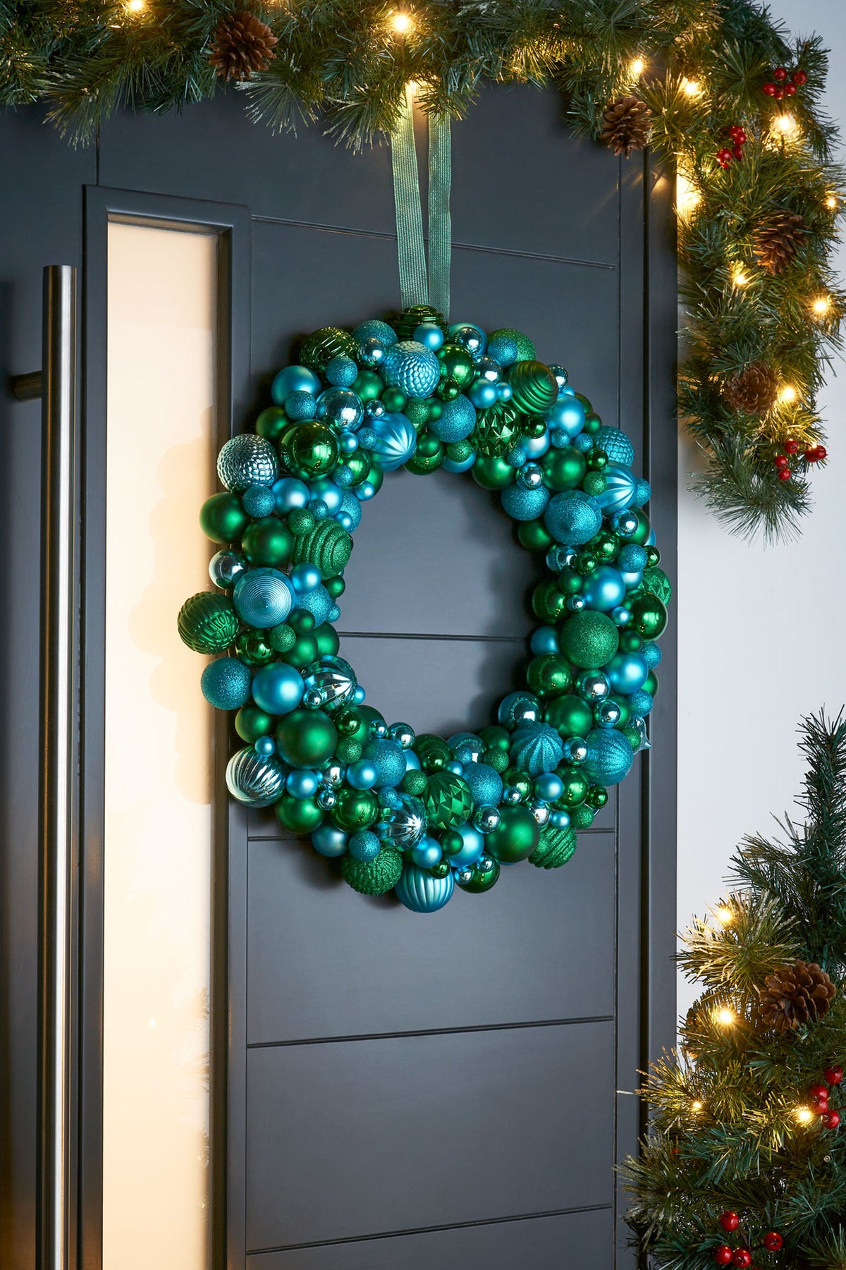 Emerald Bauble Wreath, 60 cm