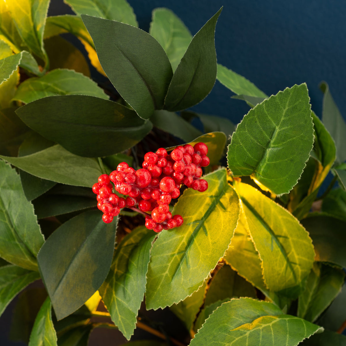 Pre-Lit Leaves & Berries Wreath, 60 cm