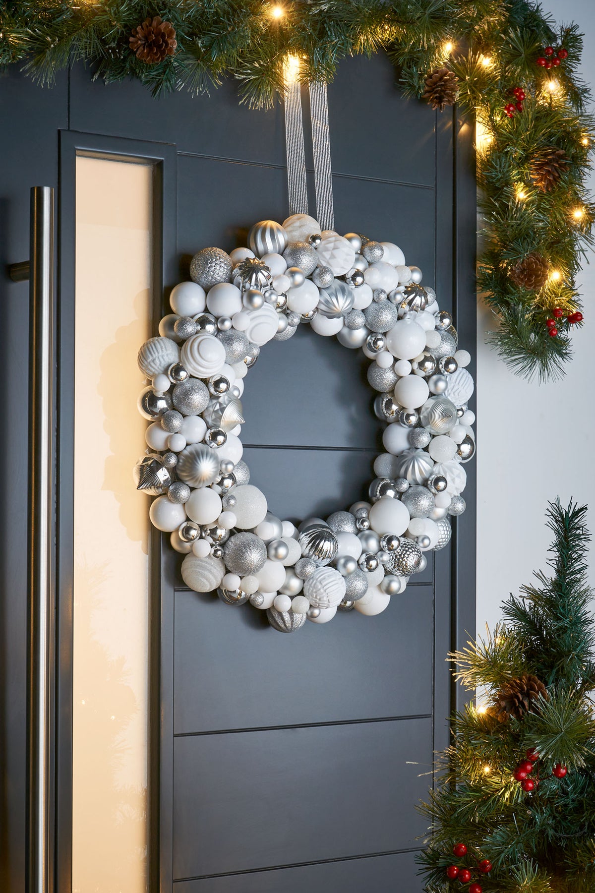 Moonbeam Bauble Wreath, 60 cm