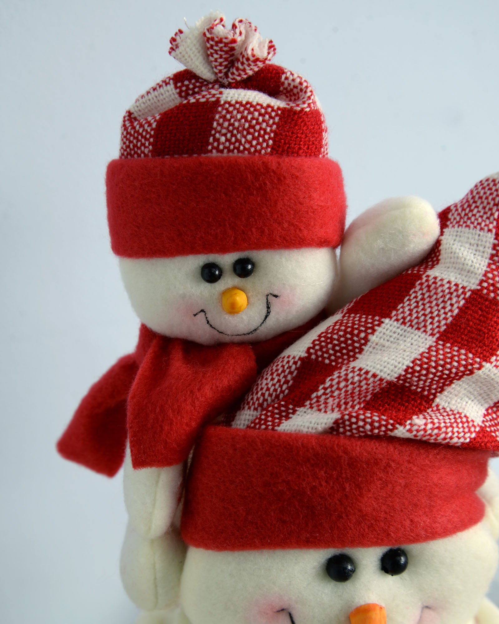 Set of 2 Sitting Snowmen Figurines, 25 cm