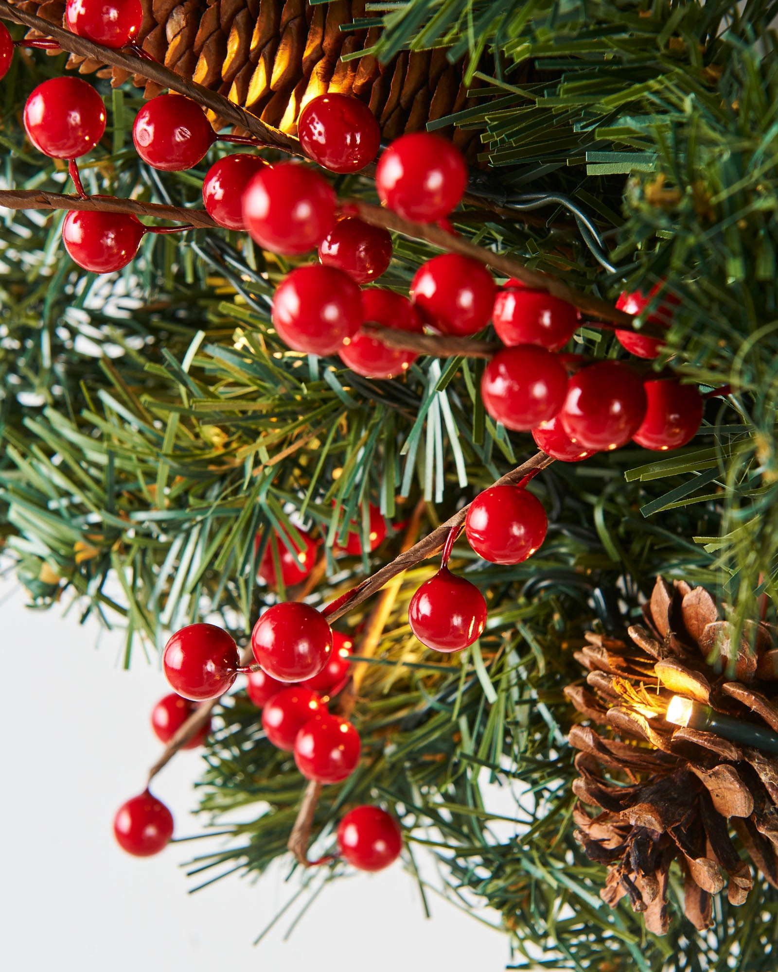 Pre-Lit Extra Thick Wreath, Pinecones & Berries, 76 cm