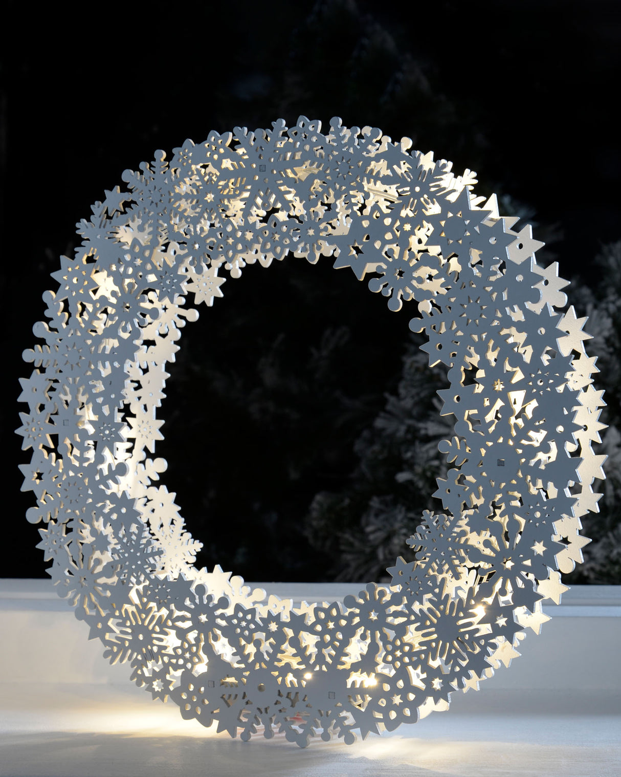 Pre-Lit Wooden Snowflake Wreath, 32 cm