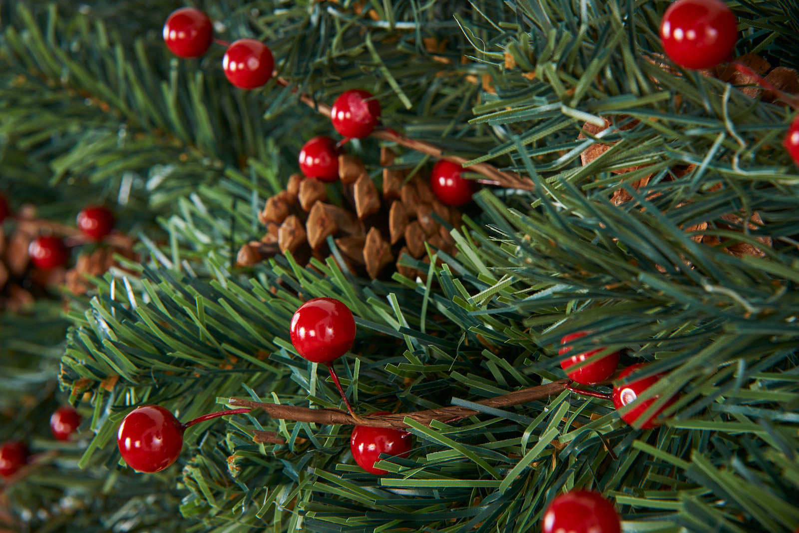 Extra Thick Mixed Pine Garland, Pinecones & Berries, 9 ft